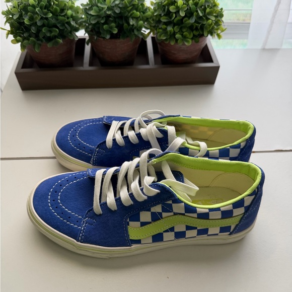 Trendy Vans Sneakers - Picture 5 of 14